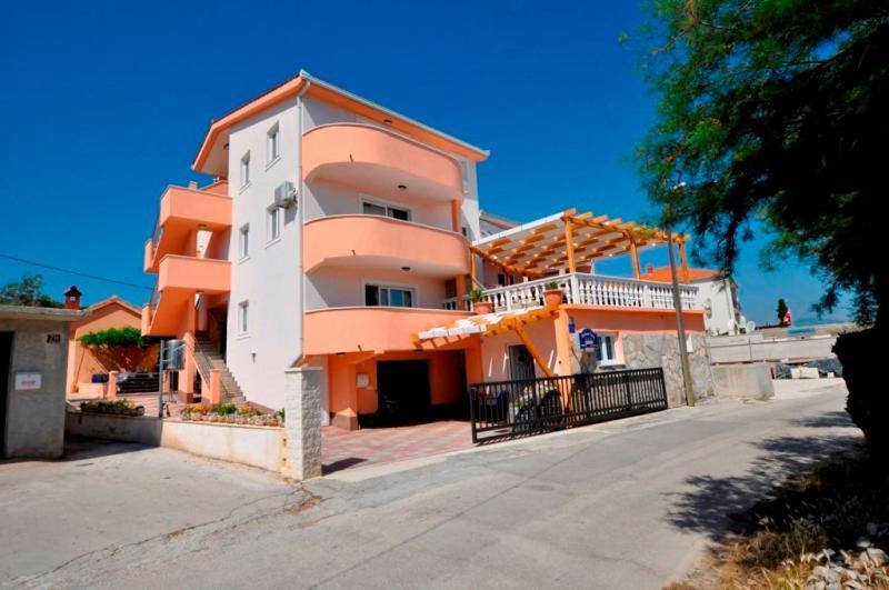 Marinovi Dvori Apartment Slatine Exterior foto