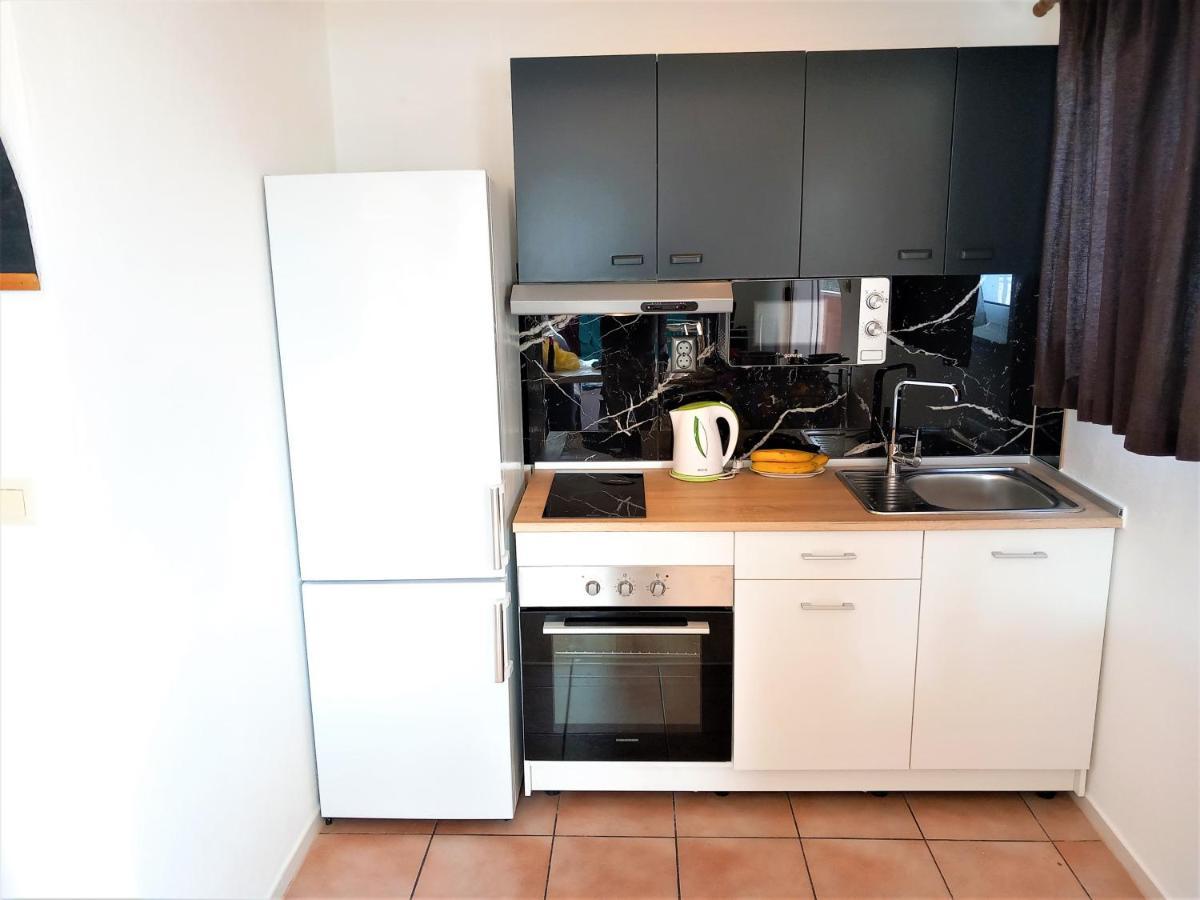 Marinovi Dvori Apartment Slatine Exterior foto