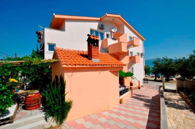 Marinovi Dvori Apartment Slatine Exterior foto