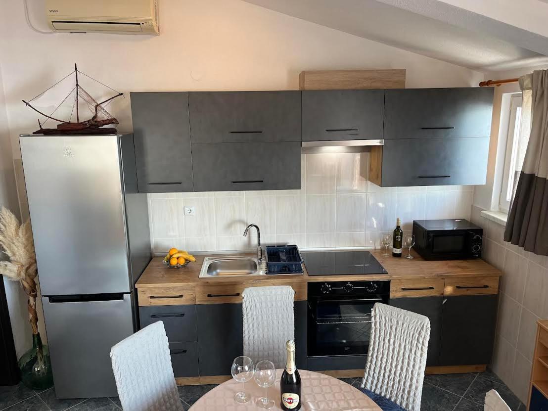 Marinovi Dvori Apartment Slatine Exterior foto