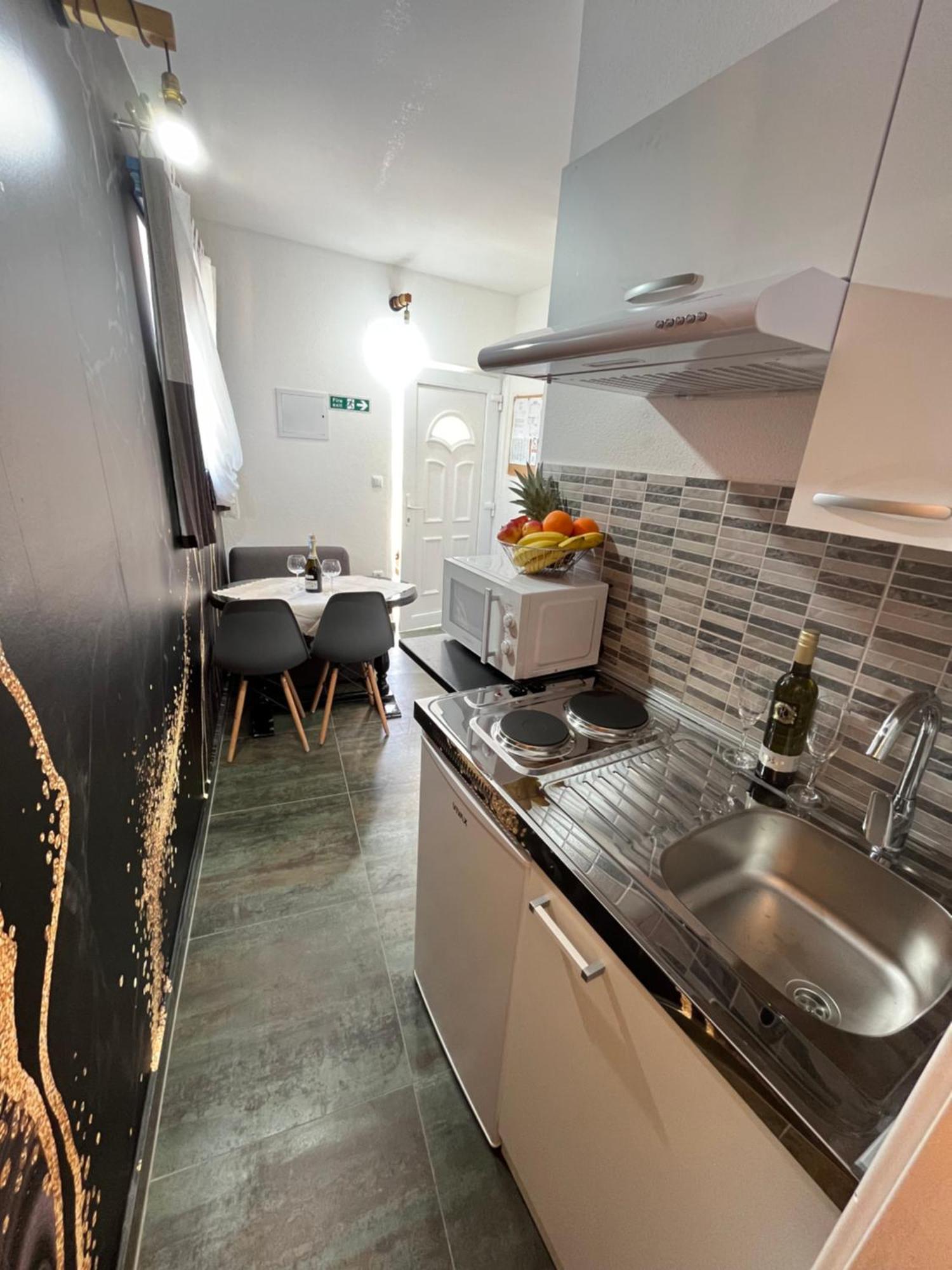 Marinovi Dvori Apartment Slatine Exterior foto